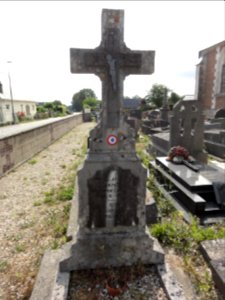 Auzebosc (Seine-Mar.) tombe militaire 02