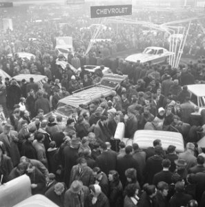 Autotentoonstelling in RAI te Amsterdam, propvol was de RAI, Bestanddeelnr 914-8038