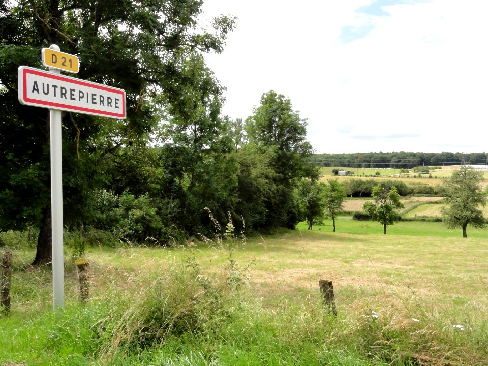 Autrepierre (M-et-M) city limit sign