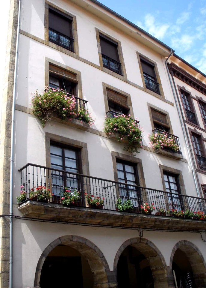 Aviles - Calle Galiana 01