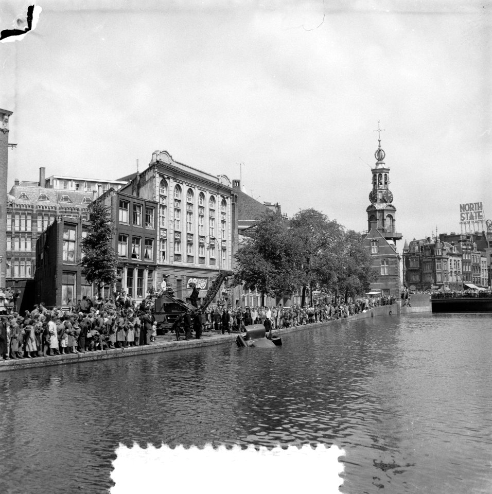 Auto te water Singel, Amsterdam, Bestanddeelnr 906-6009