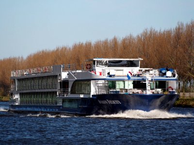 Avalon Felicity (ENI 02332007) at the Amsterdam-Rhine Canal, pic4