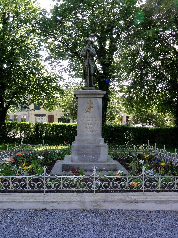 Auvillers-les-Forges (Ardennes) Monument aux morts 1914-1918
