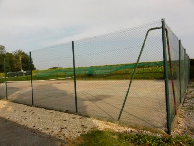 Auzouville-Auberbosc (Seine-Mar.) terrain de tennis
