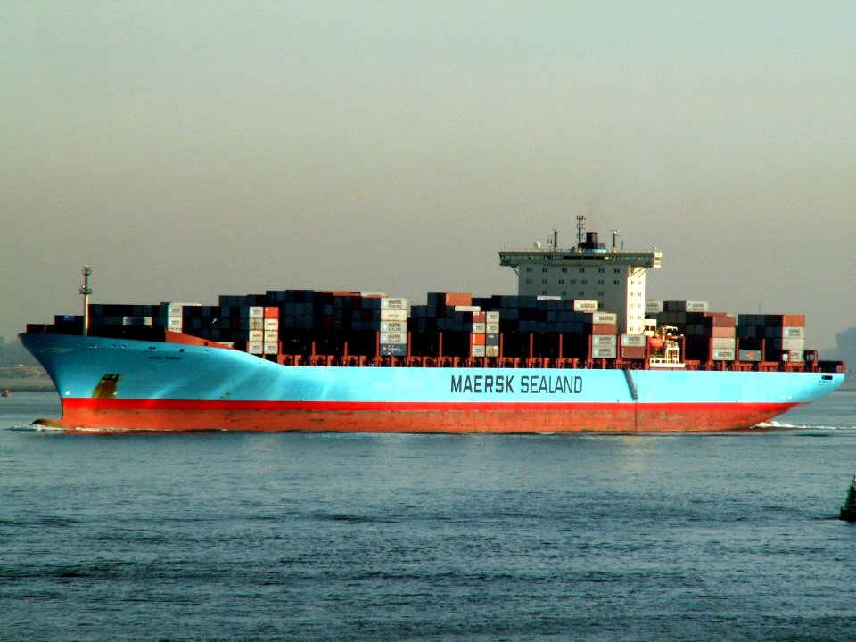 Axel Mearsk p1, leaving Port of Rotterdam, Holland 24-Jan-2006