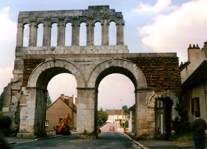 Autun (Yonne) Porte d'Arroux en 1989