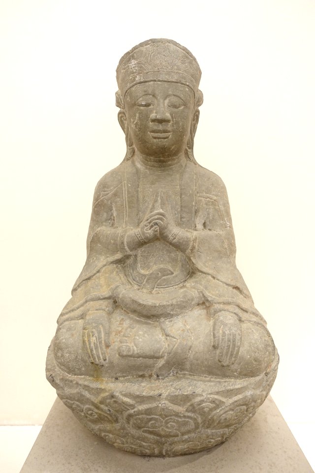 Avalokistesvara Bodhisattva (Guan Yin), Nhan Trai pagoda, Haiphong City, 16th century AD, stone - Vietnam National Museum of Fine Arts - Hanoi, Vietnam - DSC04862