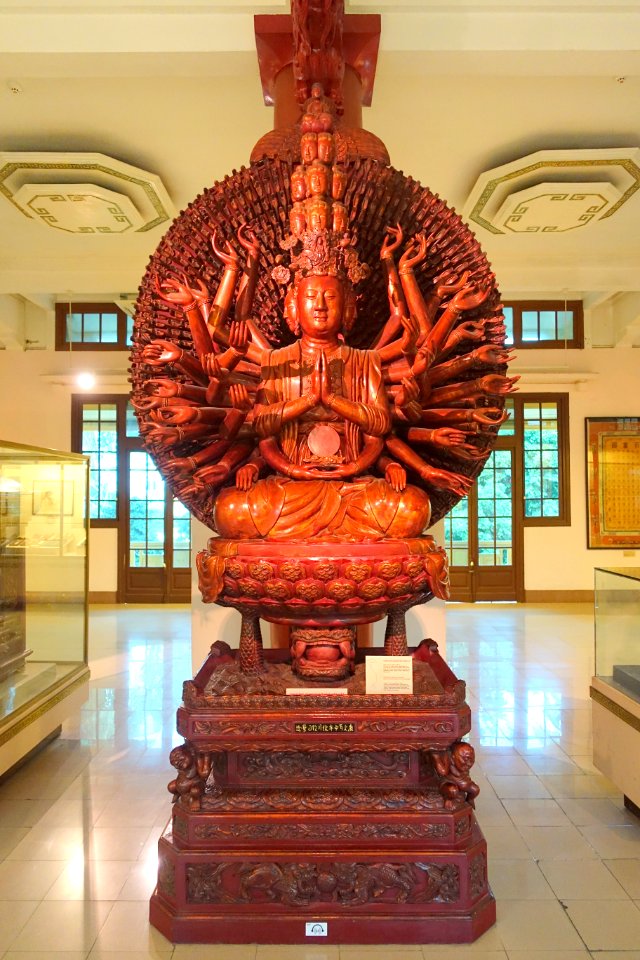 Avalokitesvara (Kuan Yin) with many eyes and arms, sculptor Truong, But Thap pagoda, Bac Ninh province, Restored Le, 1656 AD, crimson & gilded wood - National Museum of Vietnamese History - Hanoi, Vietnam - DSC05681