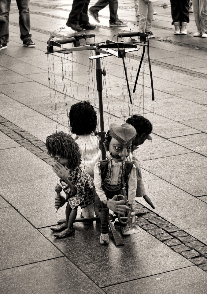Street strings walkways