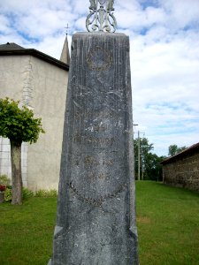 Aventignan monument 03
