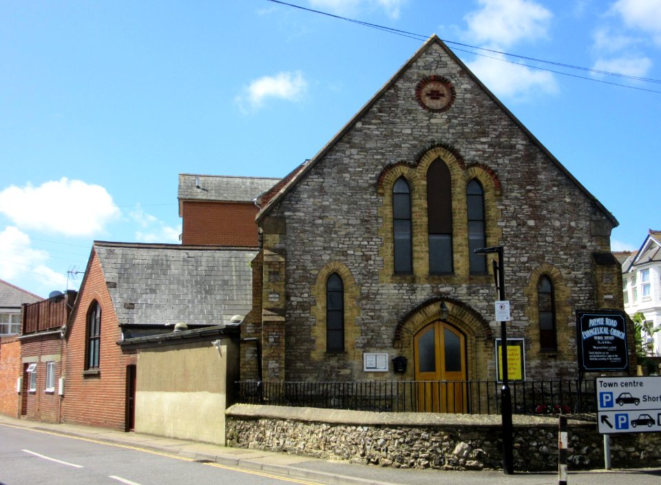 Avenue Road Evangelical Church, Avenue Road, Sandown (July 2016) (2)
