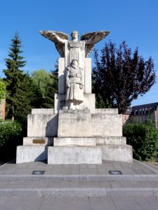 Avesnes-sur-Helpe monument aux morts
