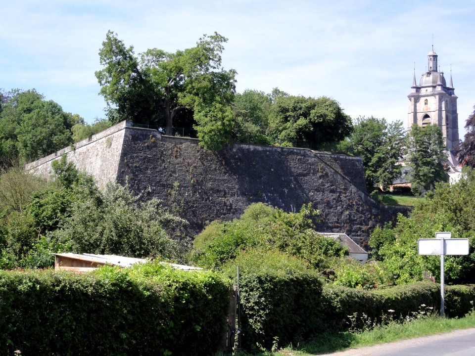 Avesnes-sur-Helpe (Nord, Fr) fortification et collegiale
