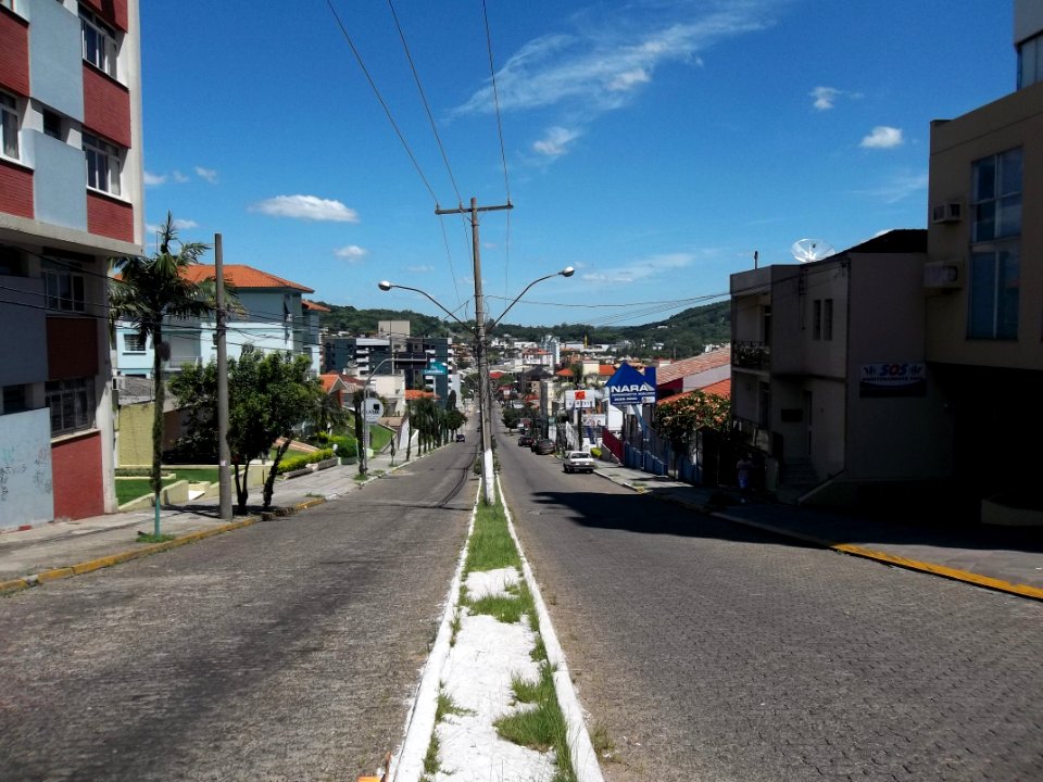Avenida Fernando Ferrari. NS Lourdes