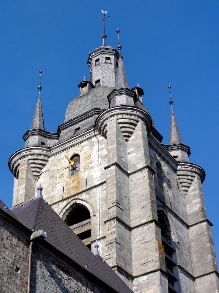 Avesnes-sur-Helpe (Nord, Fr) la collegiale, tour vue du nord