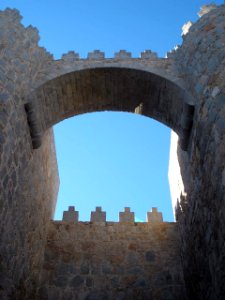 Avila - Murallas, Puerta del Alcazar 9