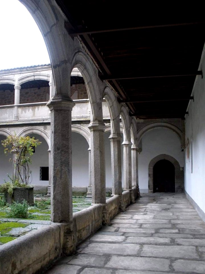 Avila - Real Monasterio de Santo Tomas, Claustro del Noviciado 1