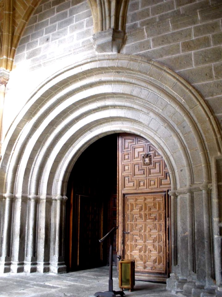 Avila - Catedral, claustro 02
