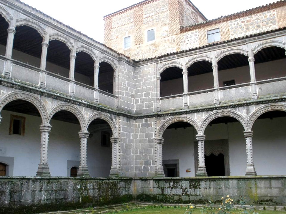 Avila - Real Monasterio de Santo Tomas, Claustro de los Reyes 07