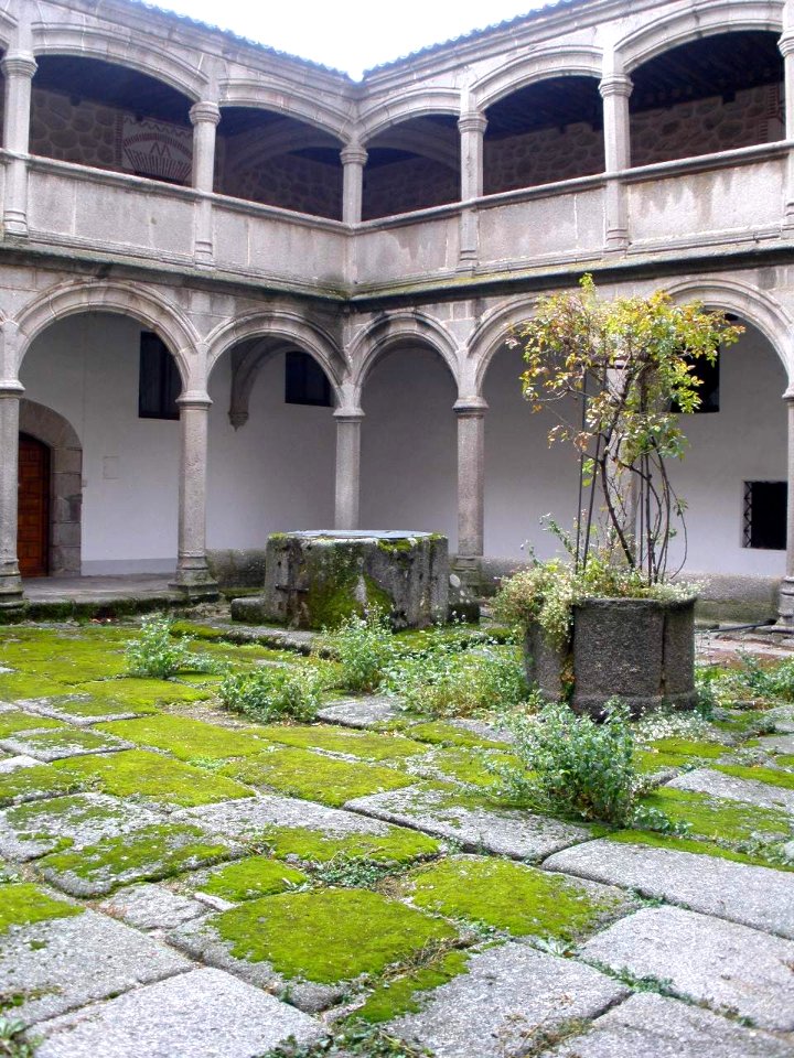 Avila - Real Monasterio de Santo Tomas, Claustro del Noviciado 2