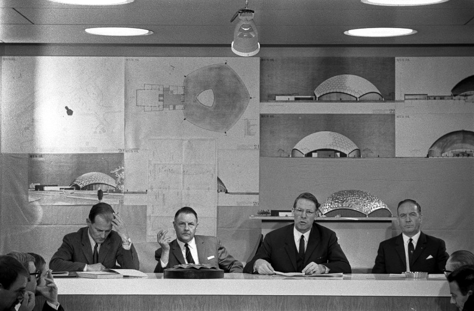 Aviodome op Schiphol centrum nr. 1 , 2, 3 v.l.n.r. E.A. Riphagen (architect Sch, Bestanddeelnr 921-8236