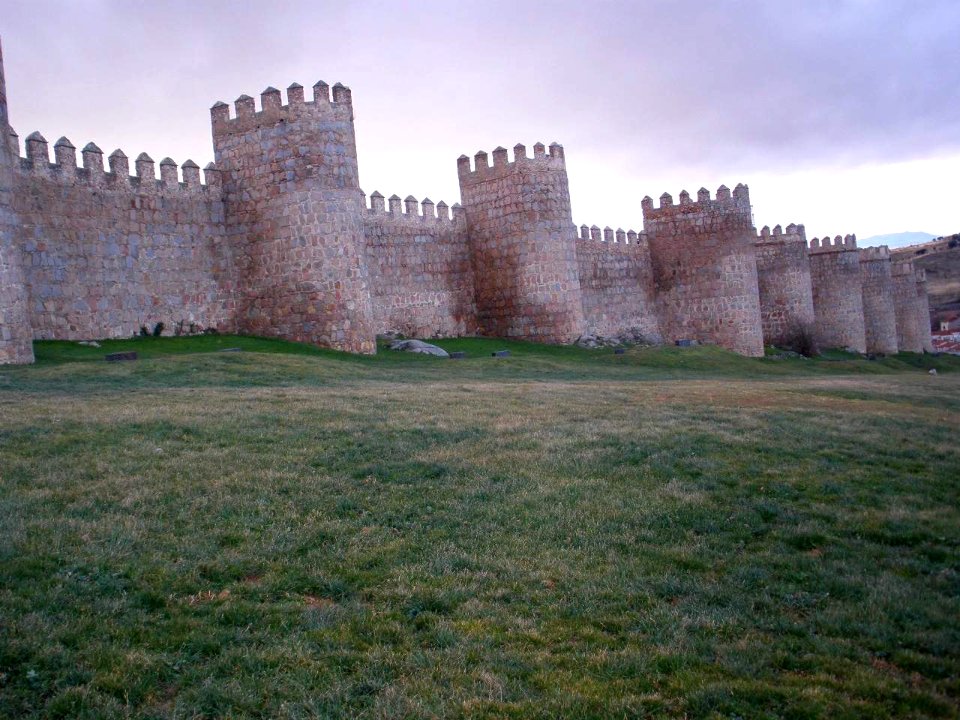 Avila - Murallas, Paseo de la Ronda Vieja 09