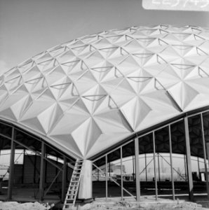 Aviodome op Schiphol in opbouw, Bestanddeelnr 922-5743