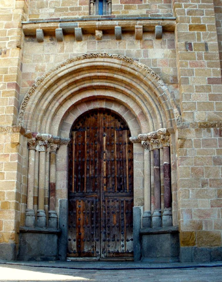 Avila - Iglesia de San Pedro 25