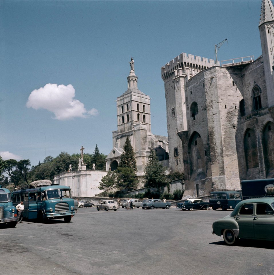 Avignon Gezicht op de kerk Notre Dame des Doms en het paleis van de pausen, Bestanddeelnr 255-9949