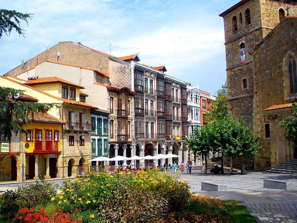 Aviles - Plaza de Domingo Acebal 4