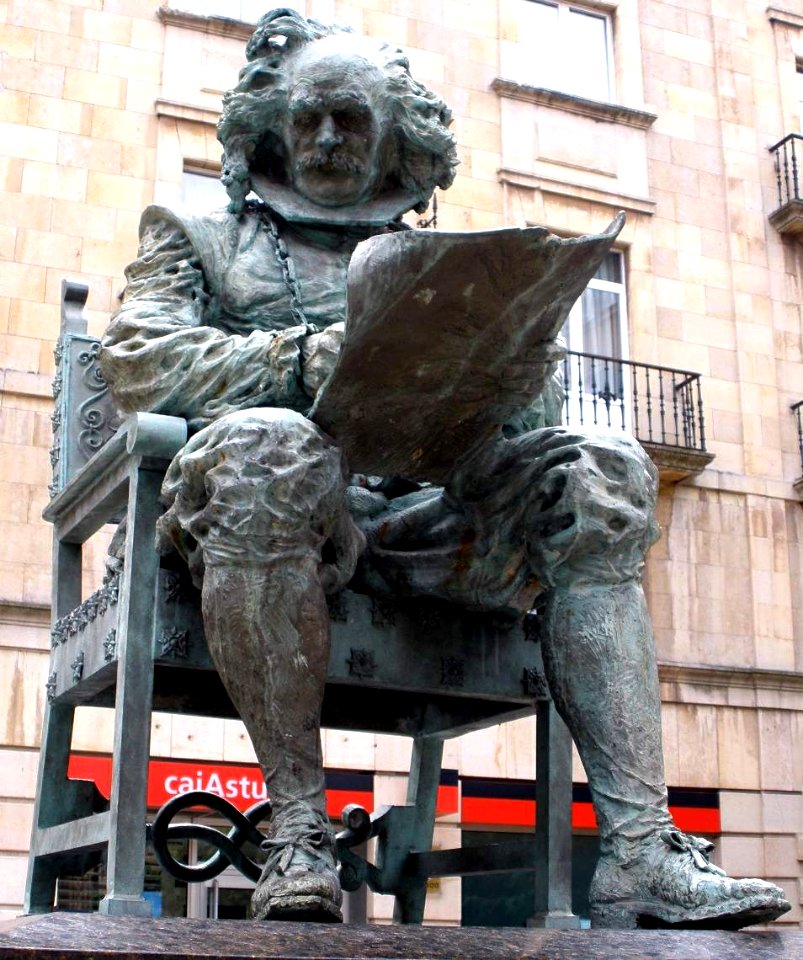 Aviles - Plaza de Camposagrado, monumento a Juan Carreño de Miranda 2
