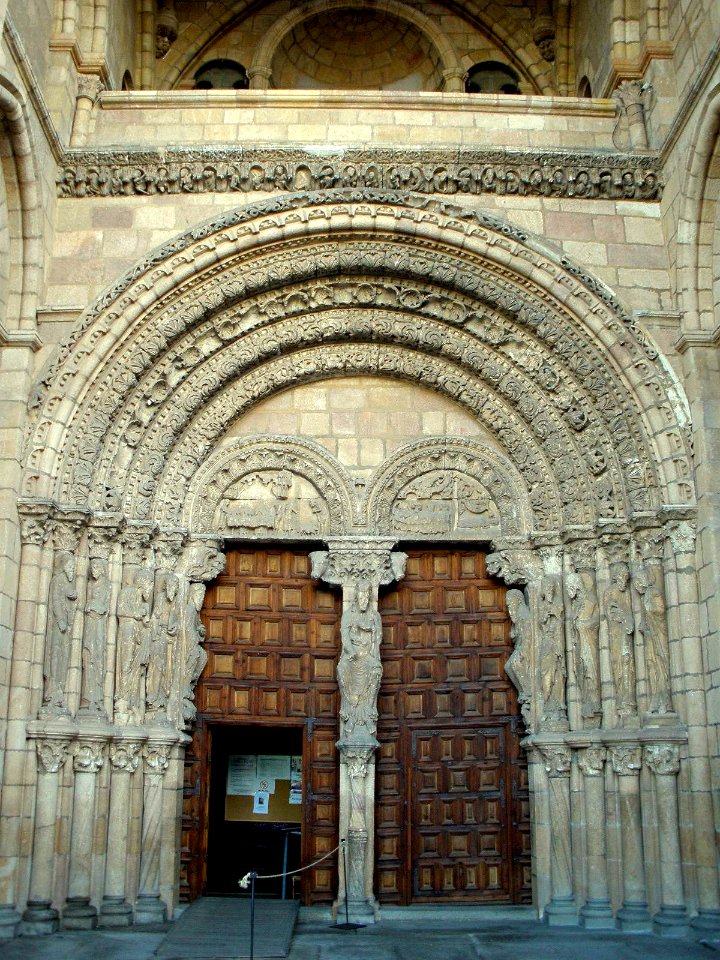 Avila - Basilica de San Vicente, exteriores 08