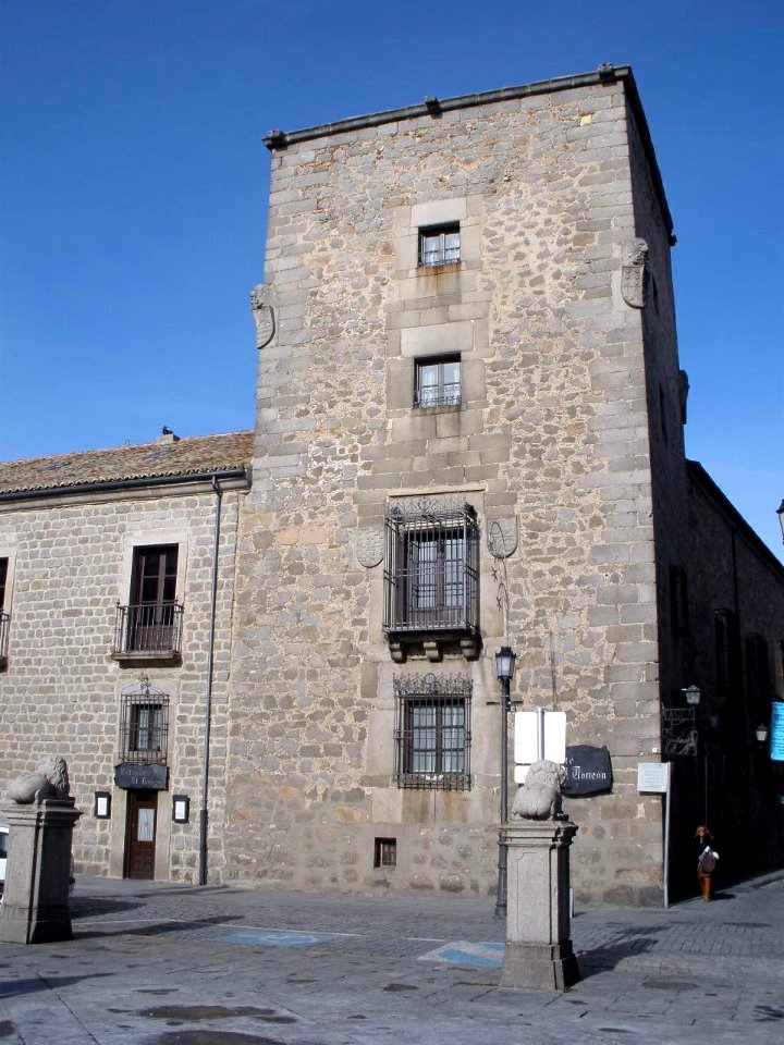 Avila - Palacio del Marques de Velada 25