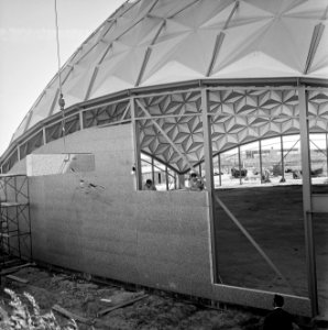 Aviodome op Schiphol in opbouw, Bestanddeelnr 922-5737