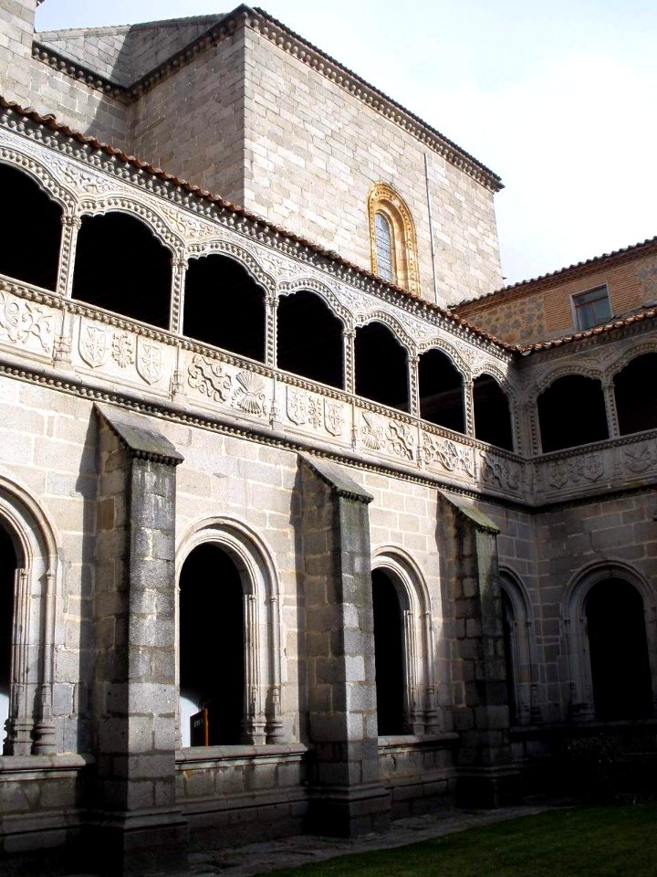 Avila - Real Monasterio de Santo Tomas, Claustro del Silencio 07