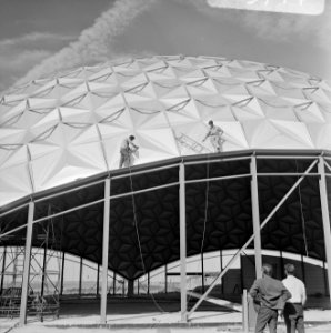 Aviodome op Schiphol in opbouw, Bestanddeelnr 922-5744