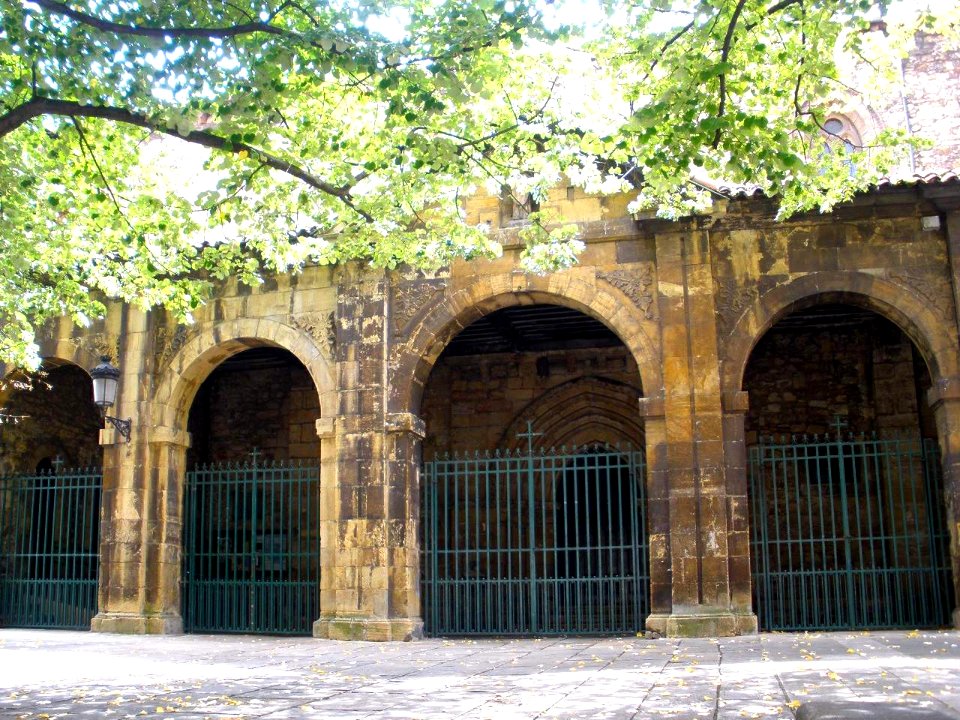 Aviles - Iglesia de San Nicolas de Bari 01