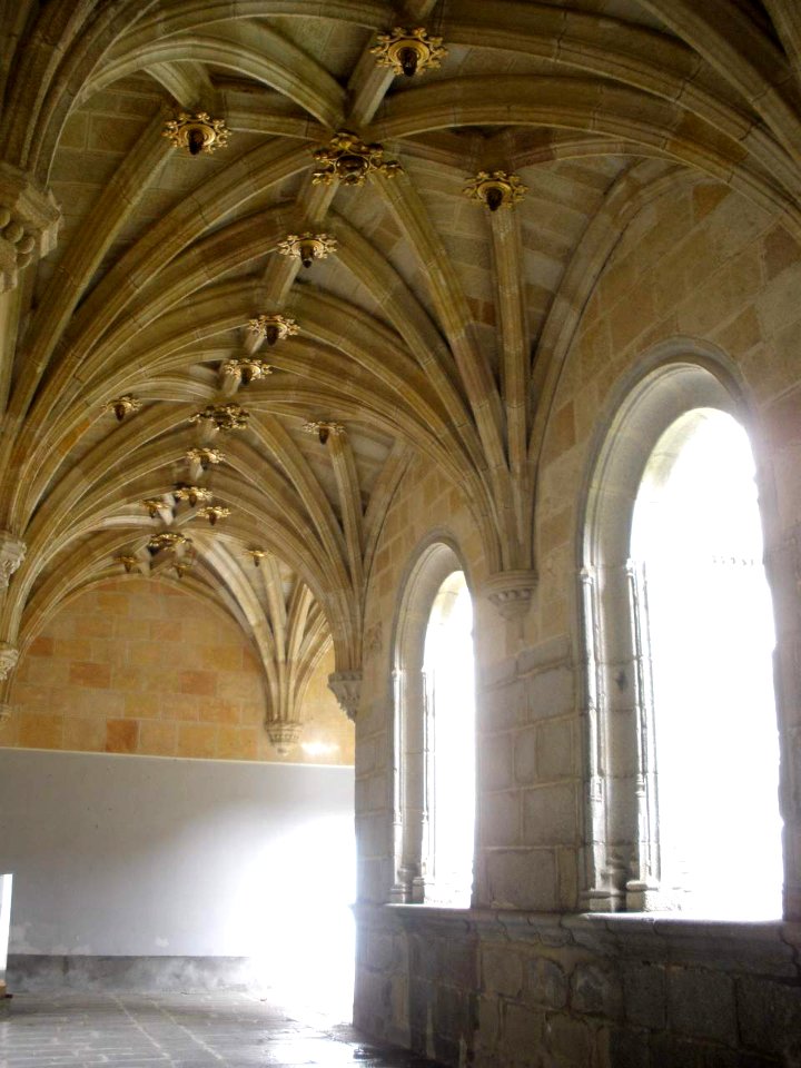 Avila - Real Monasterio de Santo Tomas, Claustro del Silencio 06