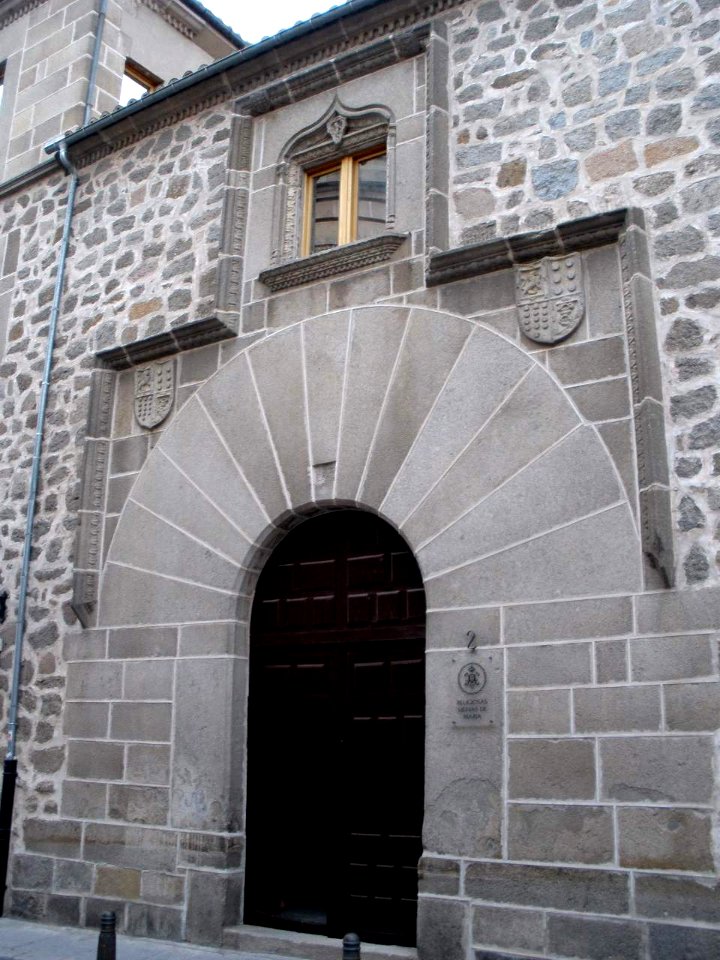 Avila - Palacio de los Cerralbo y Almarza-Convento de las Religiosas Siervas de Maria 1