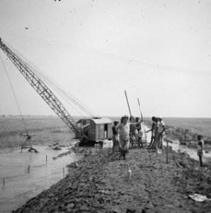 Arbeiders, werkzaamheden, draglines, Bestanddeelnr 250-8437