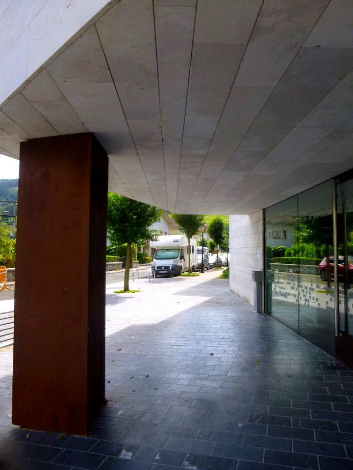 Arama - Ayuntamiento y Centro de actividades múltiples 3