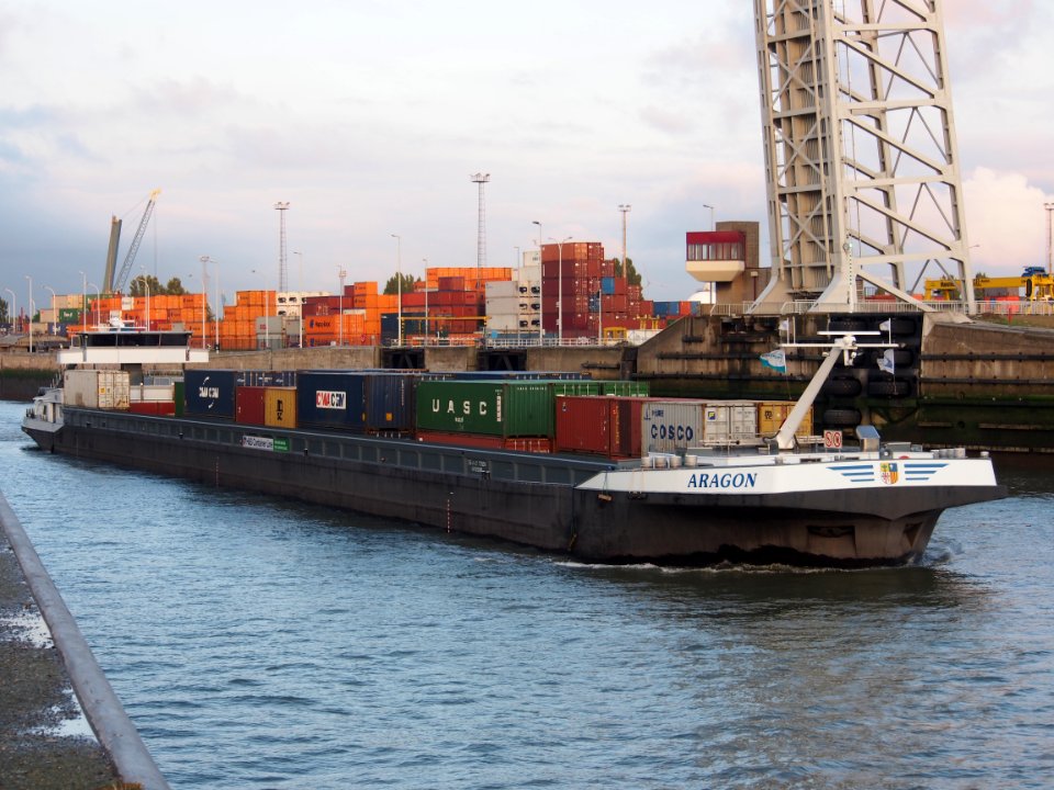 Aragon - ENI 06105051 leaving Berendrechtsluis, Port of Antwerp pic1