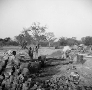 Arbeiders, werkzaamheden, vaten, Bestanddeelnr 250-8455