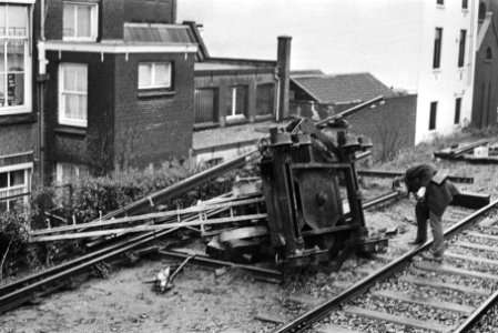 Arbeider gedood door vallende kraan op spoordijk achter Ruyterkade, Amsterdam o, Bestanddeelnr 924-0677