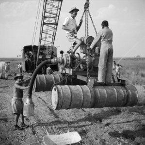 Arbeiders, machines, werktuigen, draglines, Bestanddeelnr 250-8472