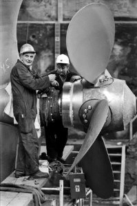 Arbeidstijdverkorting, scheepswerven, arbeiders, scheepsschroeven, Bestanddeelnr 932-3857