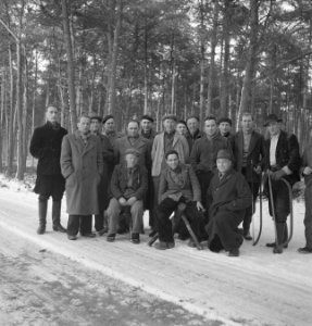 Arbeiders, bossen, sneeuw, gereedschappen, groepsfoto's, Bestanddeelnr 251-7473