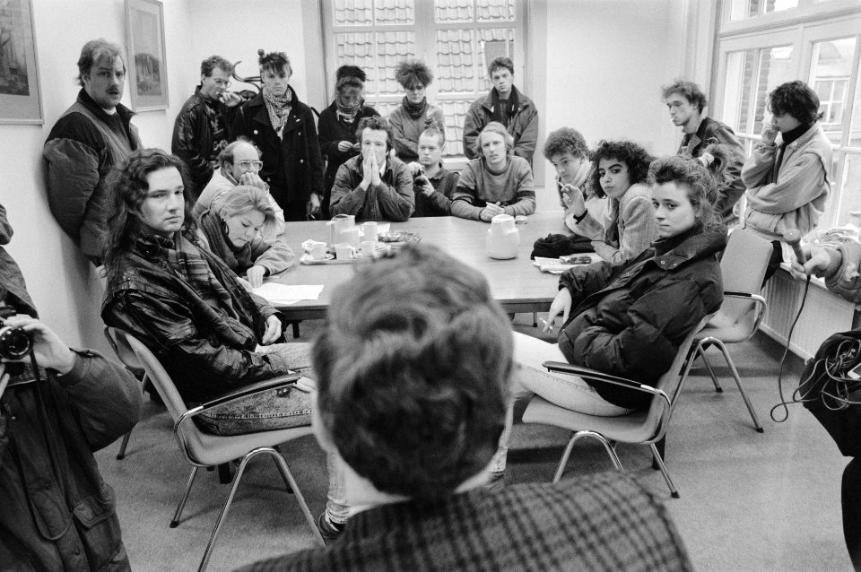 Arbeidsbureaus, jongeren, protesten, kortingen, Bestanddeelnr 934-4055