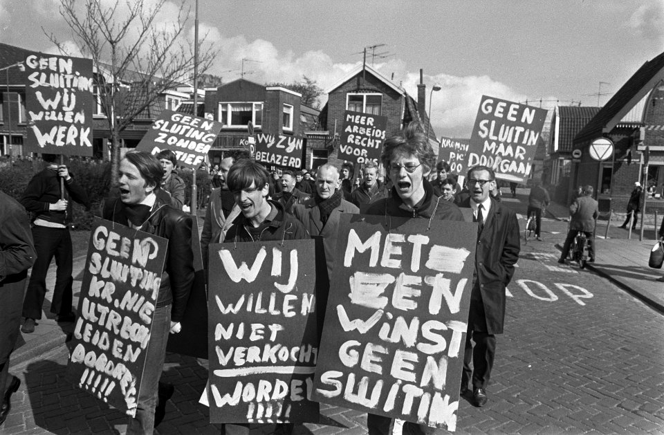 Arbeiders demonstreren tegen de voorgenomen sluiting van fabriek van Thomassen e, Bestanddeelnr 922-3108