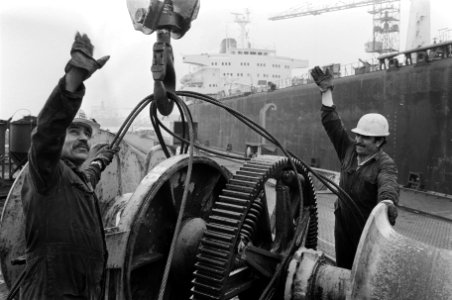 Arbeidstijdverkorting, scheepswerven, arbeiders, machines, Bestanddeelnr 932-3855